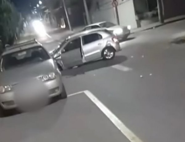 Colisão entre dois veículos mobiliza atenção no bairro Cerqueira Lima, em Itaúna