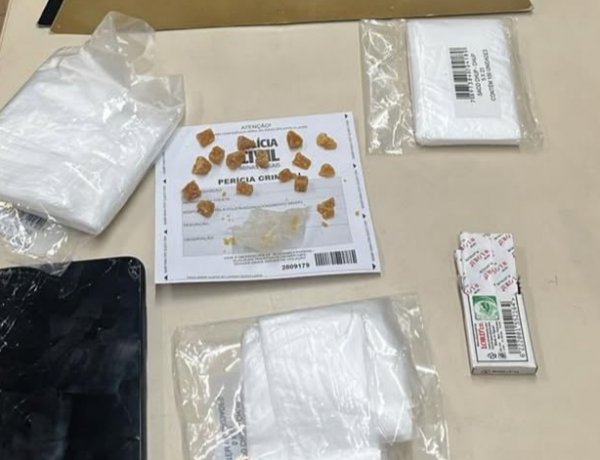 PM prende casal suspeito de gerenciar "delivery" de drogas no Centro de Itaúna