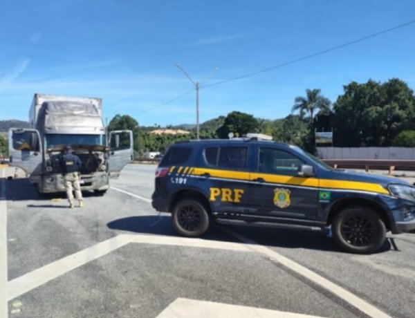 Flagrante na Fernão Dias: Adolescente de 14 anos é pego dirigindo caminhão carregado em Itaguara