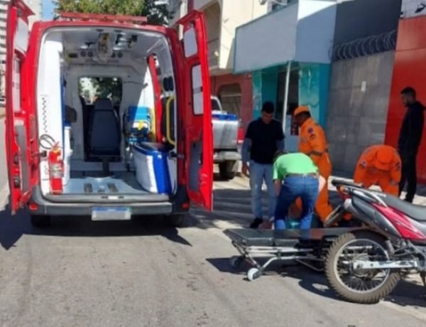 Acidente na Jove Soares deixa motociclista ferido no Centro de Itaúna