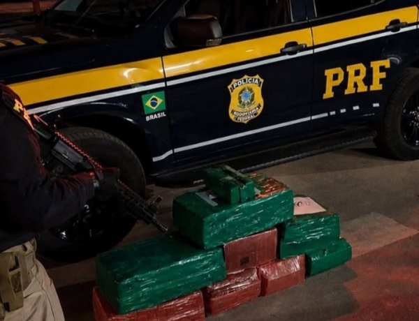 PRF apreende 134 kg de maconha e prende duas mulheres na BR-262 em Bom Despacho