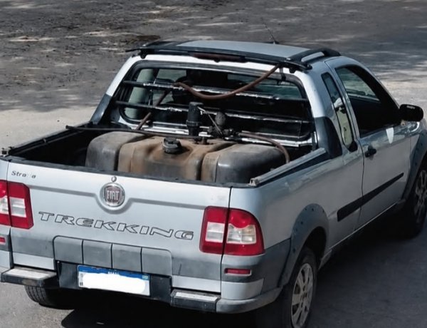 Homem alega desacerto trabalhista, leva caminhonete de jovem e termina preso na MG-430