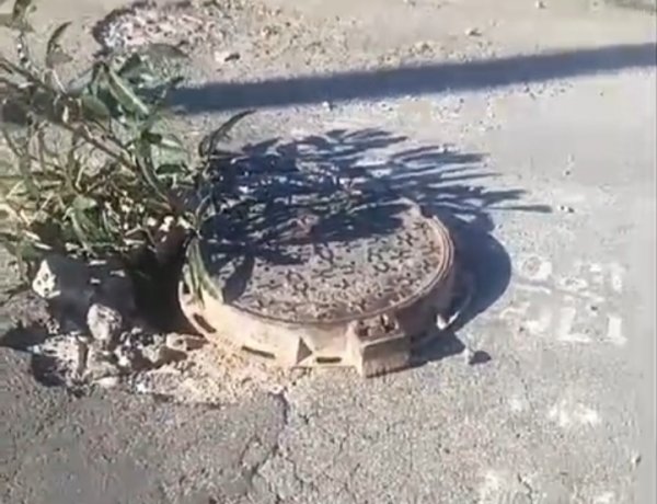 Tentativa de furto de tampão de bueiro deixa buraco exposto no Jadir Marinho
