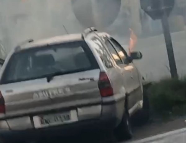 Acidente deixa veículo em chamas na MG-050, entre Itaúna e Divinópolis