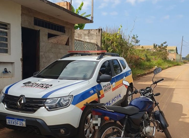 PM recupera moto furtada em Itatiaiuçu; suspeito foge por mata