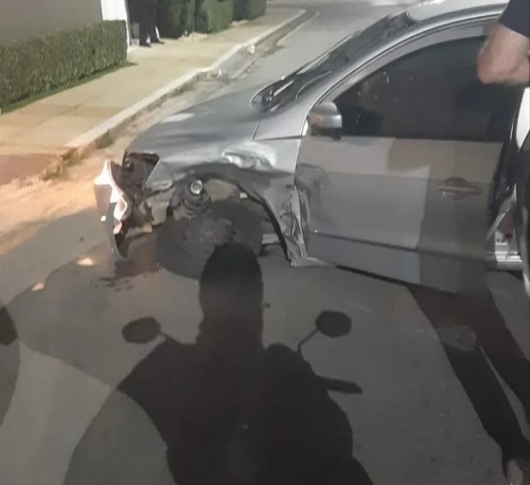 Colisão entre dois veículos mobiliza atenção no bairro Cerqueira Lima, em Itaúna