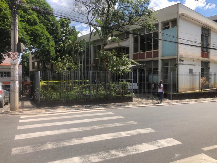 EM DISPUTA - Prédio antigo na mira de vários setores
