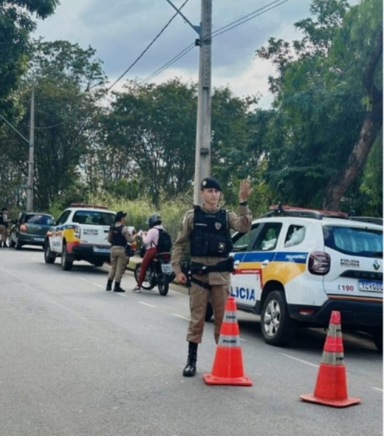 Segurança em pauta: PM realiza Patrulha Escolar e blitz contra violência doméstica em Itaúna