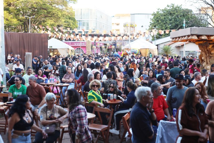 SUCESSO - Arraial levou famílias  à Praça da Matriz