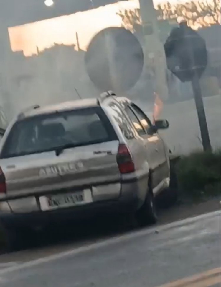Acidente deixa veículo em chamas na MG-050, entre Itaúna e Divinópolis