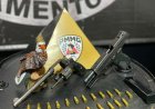 População denuncia e  PM apreende armas e munição