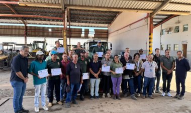 CERTIFICAÇÃO - Servidores capacitados recebem diplomas