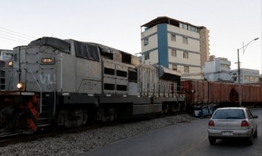 Trânsito travado no Centro: Trem para após maquinista evitar atropelamento na Jove Soares