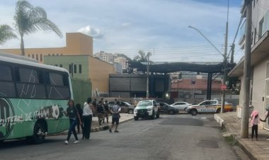 EM FUGA - Motoqueiro foge da  polícia em alta velocidade