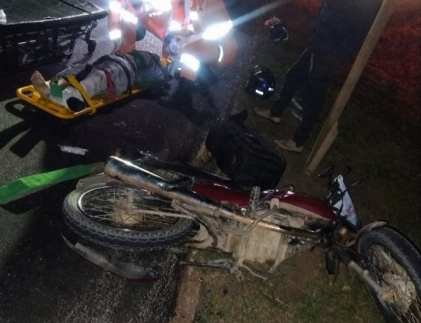 Grave acidente entre duas motos deixa homem ferido na MG-431, em Itaúna