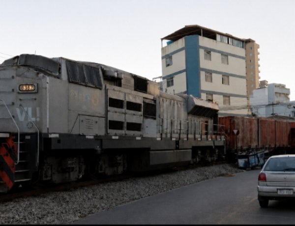 Trânsito travado no Centro: Trem para após maquinista evitar atropelamento na Jove Soares