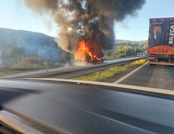 Acidente na BR-381 gera congestionamento quilométrico entre Itaguara e Carmópolis de Minas