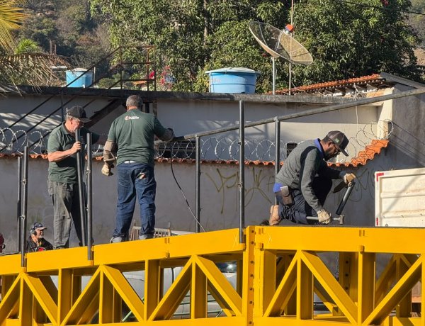 OBRAS - Prefeitura conclui passarela na Várzea da Olaria