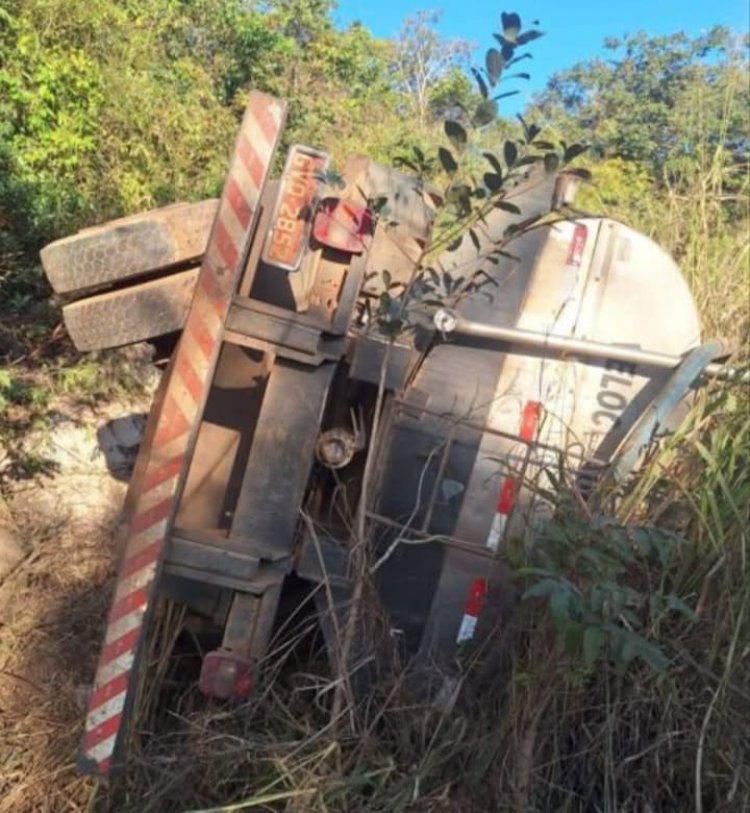 Idoso morre após colisão frontal entre carro e caminhão na BR-352, em Pitangui