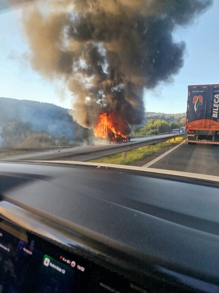 Acidente na BR-381 gera congestionamento quilométrico entre Itaguara e Carmópolis de Minas