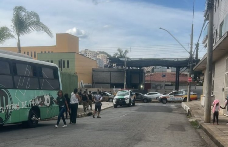 EM FUGA - Motoqueiro foge da  polícia em alta velocidade